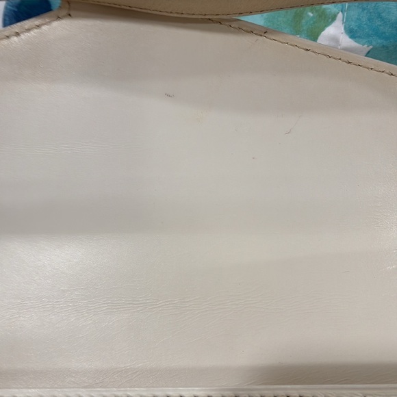 Elegant Vintage Celine White Leather Shoulder Bag - Picture 4 of 16